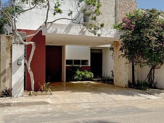 Casa de Lujo en Venta con Amplio Jardín y Alberca | Montes de Amé, Mérida