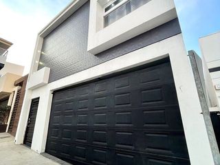CASA EN VENTA CON VISTA A LA CIUDAD DE ENSENADA