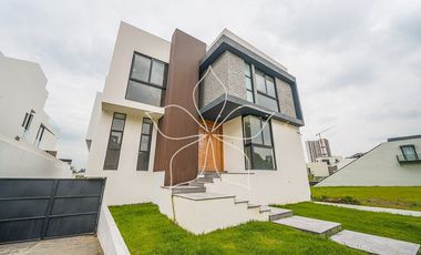 RESIDENCIA EN VENTA, PUERTA LAS LOMAS, ZAPOPAN, JAL.
