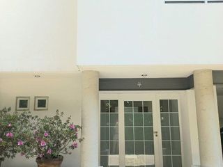 Renta casa amplia y muy iluminada