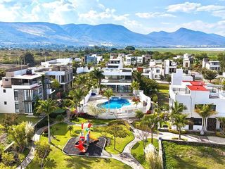 Terreno en venta en Jocotepec Lake Shore frente al lago de Chapala