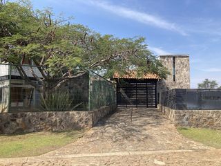 SE VENDE PROPIEDAD CON 2 CASAS Y GRAN TERRENO EN HACIENDAS SANTA SOFIA