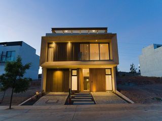 CASA EN RENTA EN CAPITAL NORTE GRAND