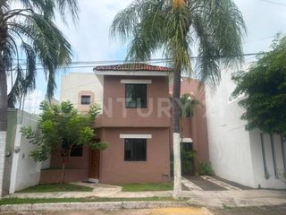 Casa remodelada, Jardines Vista Hermosa.