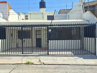 Casa en Renta Jardines Alcalde: Equilibrio Perfecto entre Hogar y Negocio
