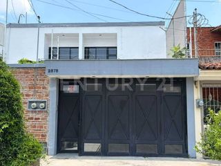 Casa Duplex Amueblada En Renta En Jardines Del Bosque, Guadalajara.