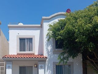Bonita Casa en Venta en Villas del Prado, Ensenada - (3)