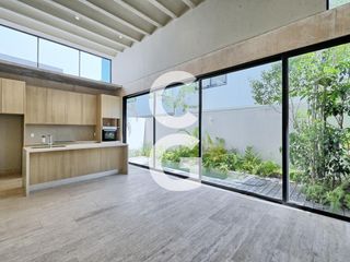 Casa en Venta en Cancún en Residencial Vía Cumbres con Alberca