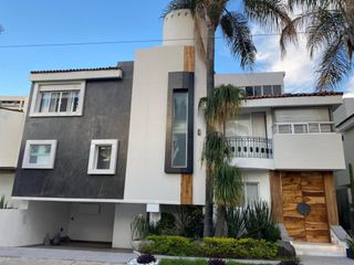Casa en Venta en Fraccionamiento Jardin Real con Departamento independiente
