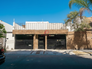 Casa Remodelada en Venta Vallarta Universidad Zapopan | 3 Recámaras + 2 Estudios