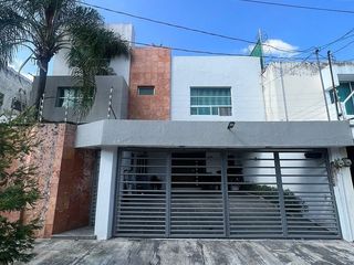 CASA EN VENTA EN JARDINES DEL SOL