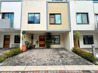 CASA EN VENTA EN LA COLONIA AMERICANA DENTRO DE COTO