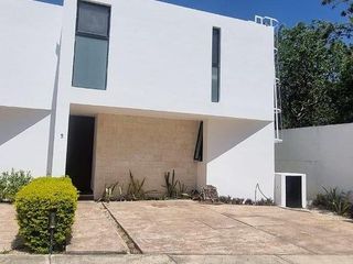 | Exclusivo Townhouse en renta en Montebello |