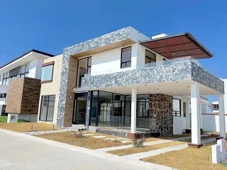 Casa en venta y renta en Lázaro Cárdenas, Metepec, México