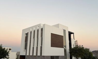 SE VENDE RESIDENCIA MUY AMPLIA EN  LOMAS DE ANGELOPOLIS 3 CASCATTA