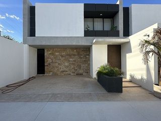 Casa en privada con alberca y recámara en planta baja | Entrega inmedi
