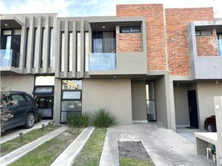 MODERNA CASA EN RENTA (AMUEBLADA) EN ZAKIA EL MARQUES QUERETARO GAA3