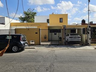 CASA EN VENTA CON 12M DE FRENTE EN AVENIDA ALEMÁN!!