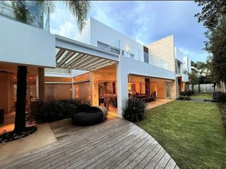 Residencia Casa de Lujo en Venta en Valle Real, Zapopan