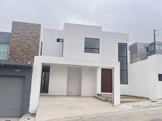 Se vende casa de 3 recámaras en Estrella del Pacífico, Tijuana