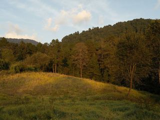 Terreno Boscoso en PRIVADA en venta  en Valle de Bravo con amenidades