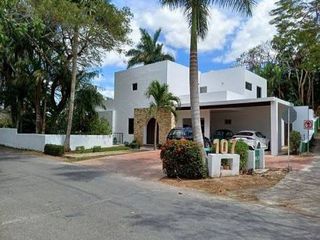 CASA EN RENTA EN MERIDA F-1149, 3 REC. CLUB DE GOLF LA CEIBA $45,000 M.N.