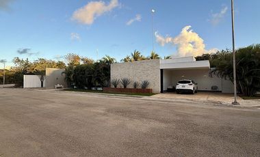 Casa de 1 Planta en Venta con 1,120m2 de Superficie en La Rejoyada