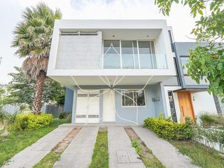 RESIDENCIA EN RENTA VALEIRA, SOLARES, ZONA REAL, ZAPOPAN, JAL.