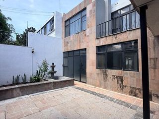Casa en jardines de Querétaro puede ser oficina puerta cerrada