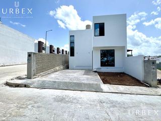 SE VENDE AMPLIA Y BONITA CASA NUEVA EN ESQUINA EN RESIDENCIAL HACIENDA POMOCA, CAMPECHE