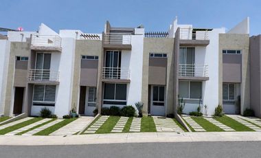 CASA EN VENTA EN PUNTA ESMERALDA