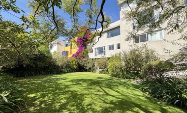 CASA CON JARDIN EN VENTA CON SEGURIDAD EN LOMAS DE SANTA FE