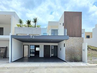 Casa en Venta en Punto Lomas, Terraza con Vista Al Mar