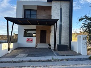 Casa en condominio en venta o renta en el mayorazgo con roof garden