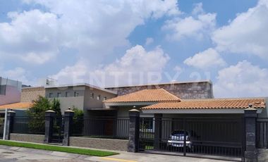 Casa En Venta En El Palomar, Tlajomulco.