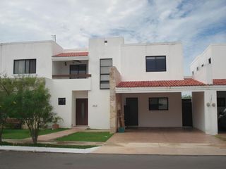 Casa(144) en RENTA en Privada Cocoyoles en Santa Gertrudis Copó