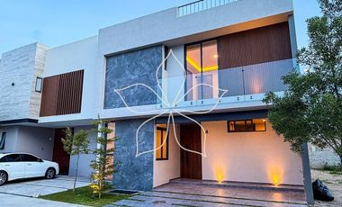 RESIDENCIA A ESTRENAR EN VENTA, LARISSA, SOLARES, ZAPOPAN, JAL.