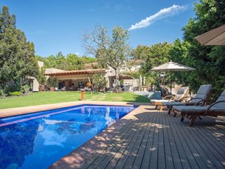 CASA EN VENTA EN FRACCIONAMIENTO LOS JALES EN ZAPOPAN CON ALBERCA Y MUY AMPLIA