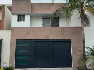 CASA EN CUMBRES SAN AGUSTÍN EN VENTA