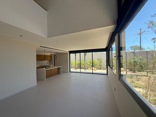 Casa moderna en Renta, 4 recámaras, Río Residencial, Cancun