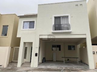 Casa sola en renta en Bosques de las Cumbres, Monterrey, Nuevo León