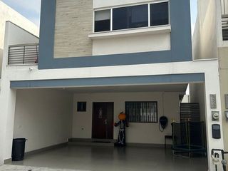 CASA EN RENTA PUERTA DE HIERRO