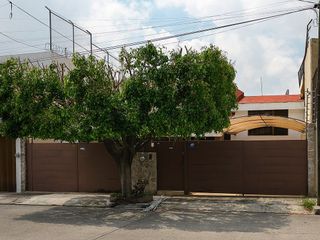 Casa en renta para oficinas o habitación, amplios espacios, cerca Expo Gdl