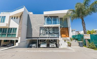 RESIDENCIA EN VENTA, VILLA VERONA, ZAPOPAN, JALISCO.