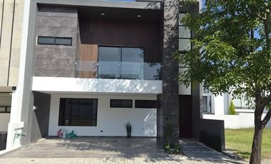 VENTA DE CASA NUEVA MUY AMPLIA EN LOMAS DE ANGELOPOLIS PUEBLA