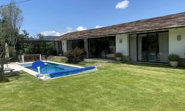 CASA EN CONDOMINIO EN VALLE DE BRAVO VENTA O RENTA