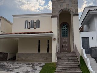 HERMOSA CASA EN RENTA ROYAL COUNTRY