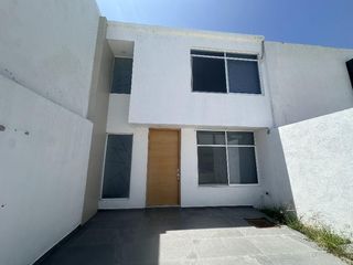 Casa en Venta en La Aurora residencial (oportunidad), Casa al Poniente de Aguascalientes. con Recamara en Planta Baja y 3 baños completos