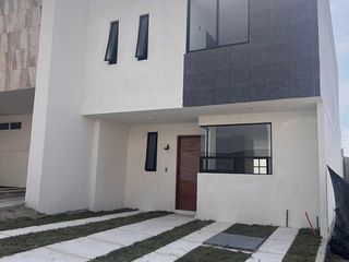 CASA EN VENTA CON AMENIDADES EN CAPITAL SUR