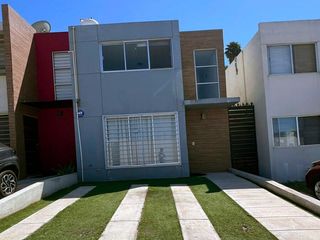 Se vende casa de 2 recámaras en La Rioja Residencial, Tijuana